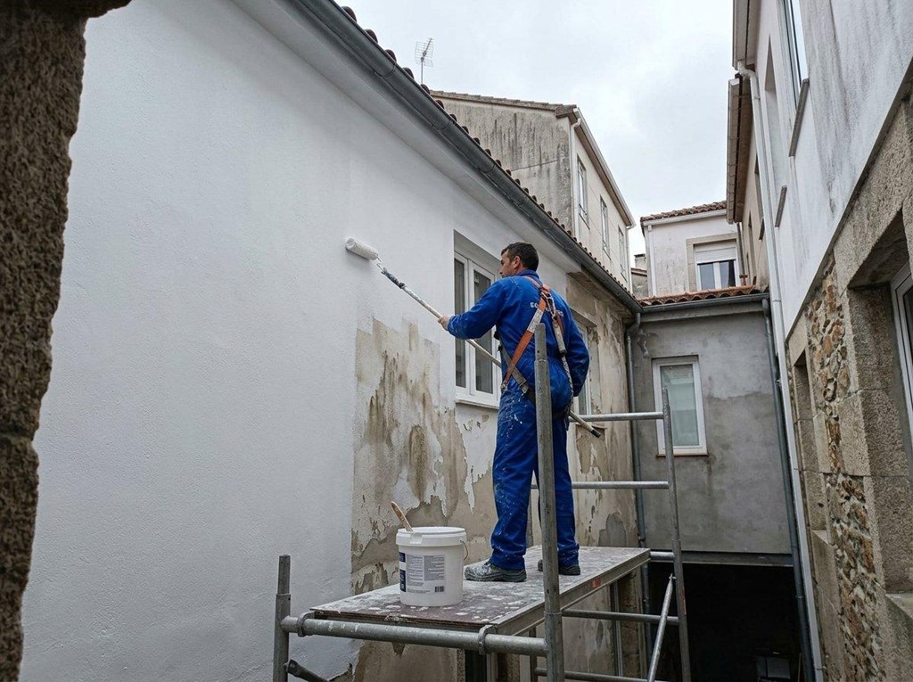 Foto 1 Acabados duraderos: pintura de fachadas y patios de luces en A Coruña