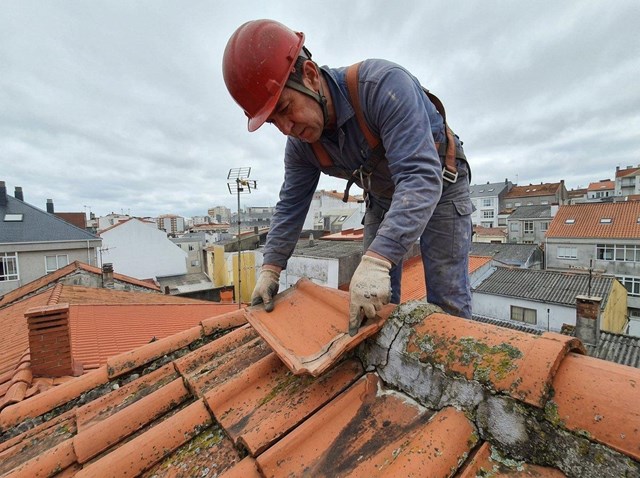 Adiós a las goteras: reparación de filtraciones en tejados en A Coruña - Imagen 1