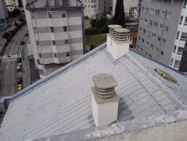Adiós a las grietas: sellado de base de chimeneas en A Coruña - Imagen 1