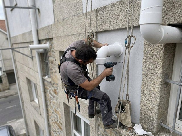 Así garantizamos una ventilación segura: tubos de ventilación en fachadas en A Coruña - Imagen 1
