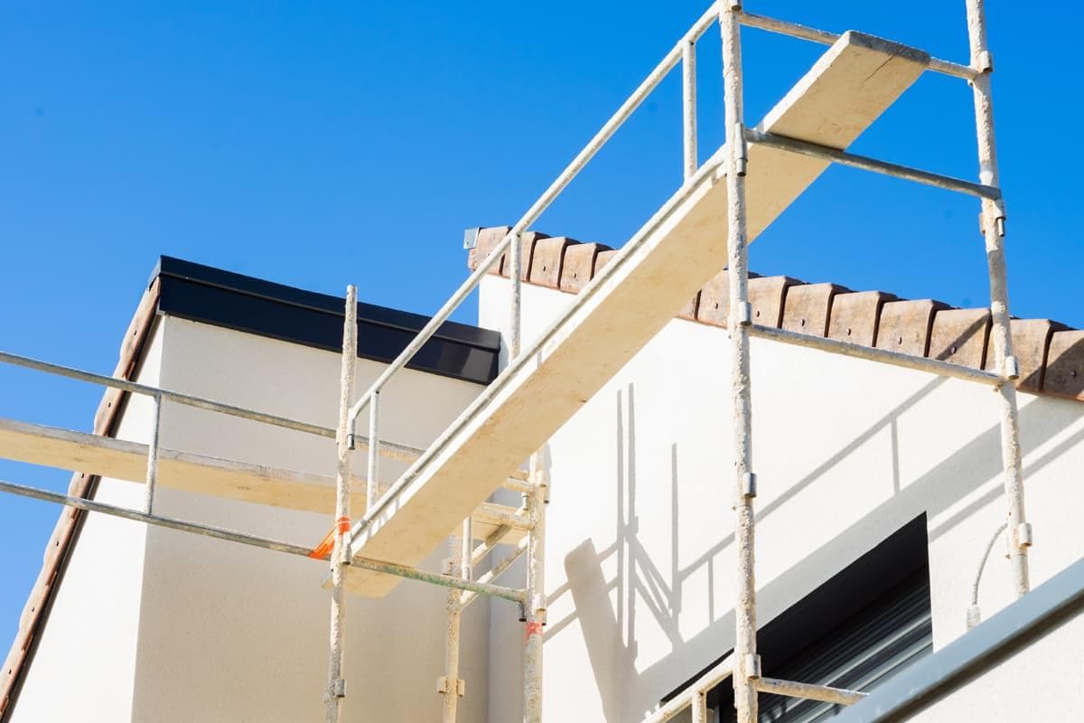 Colocación de tubos de ventilación en fachadas