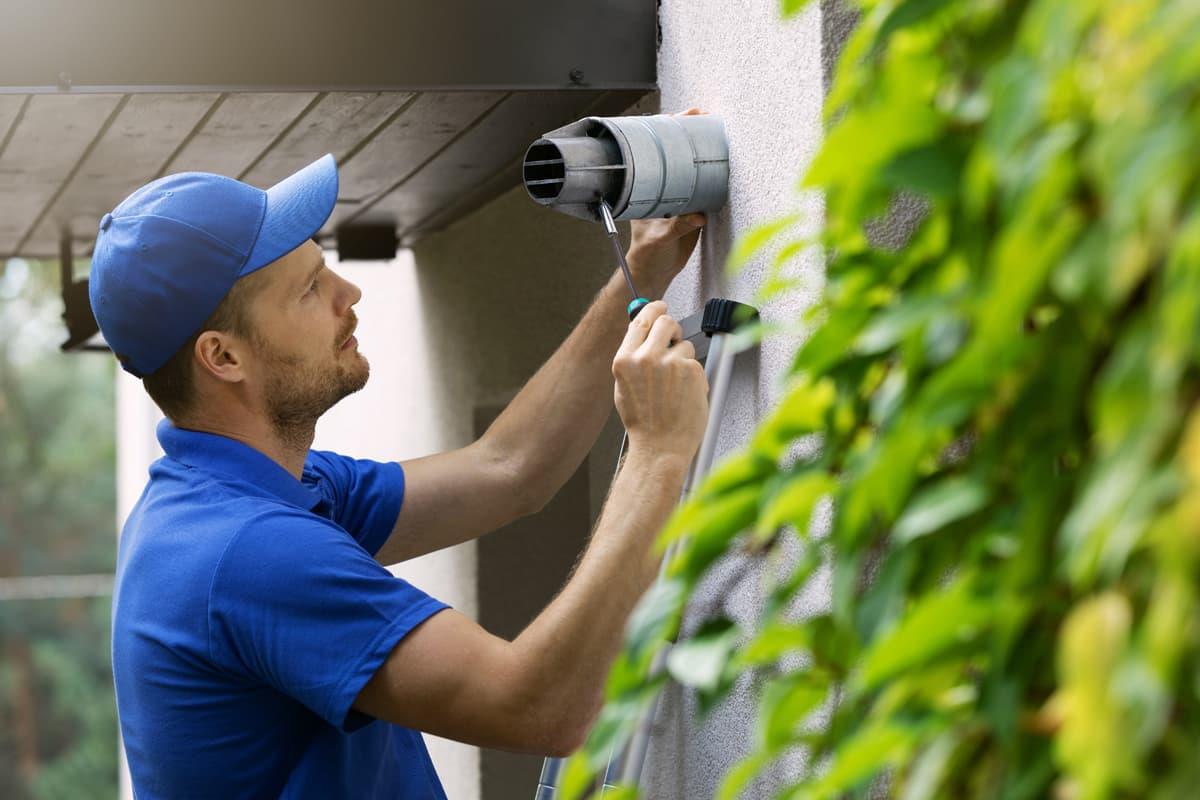 Colocación de tubos de ventilación en fachadas